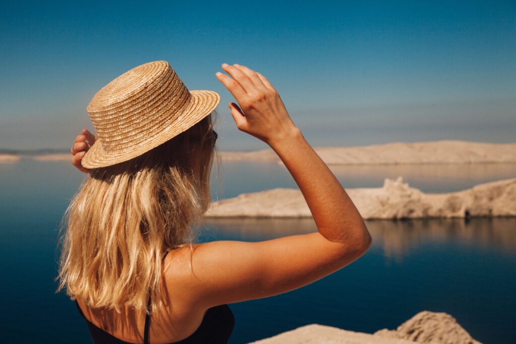 Alicante, położone na wschodnim wybrzeżu Hiszpanii, znane jest ze swojego przyjaznego klimatu, pięknych plaż i bogatej kultury